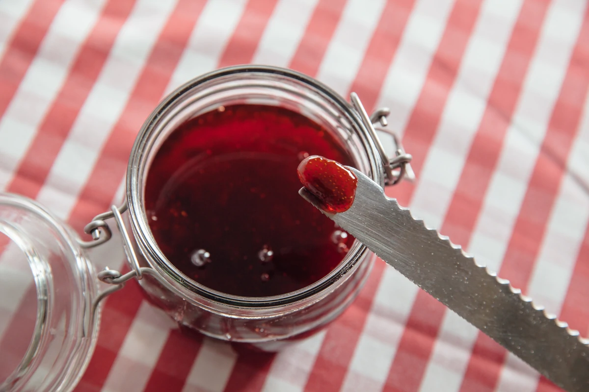Strawberry Jam With or Without Pectin: Which Is Best?